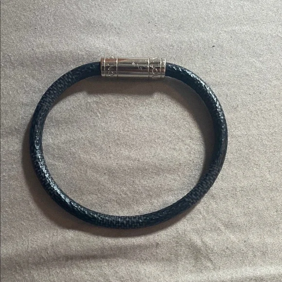 Louis Vuitton “Keep it” Bracelet - Picture 4 of 5